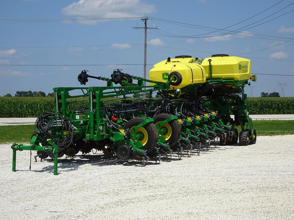 Image of John Deere 1775 Primary image