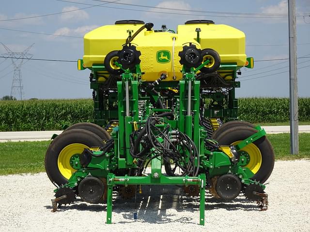 Image of John Deere 1775 equipment image 3