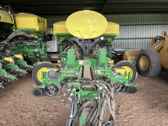 Image of John Deere 1775 equipment image 1