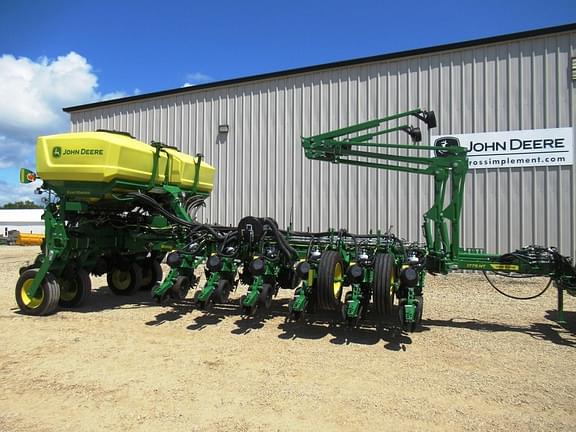 Image of John Deere 1775 Primary image