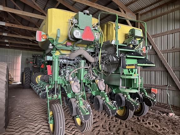 Image of John Deere 1775 equipment image 3