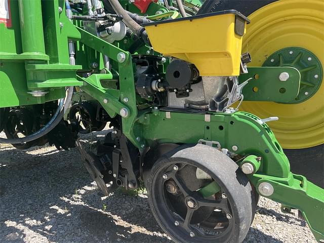 Image of John Deere 1775 equipment image 2