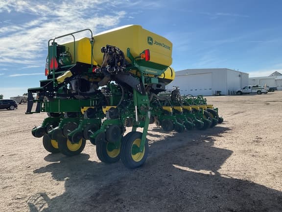 Image of John Deere 1775 equipment image 4