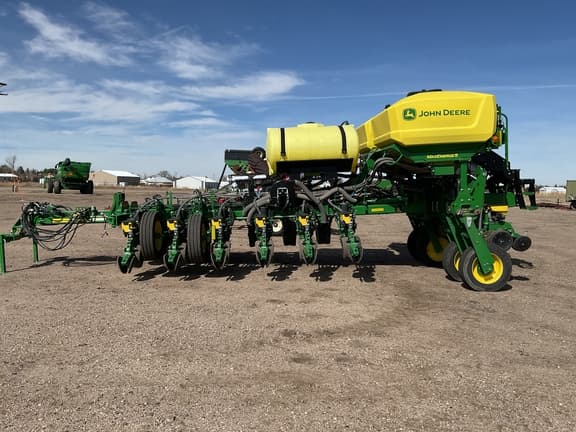 Image of John Deere 1775 equipment image 1