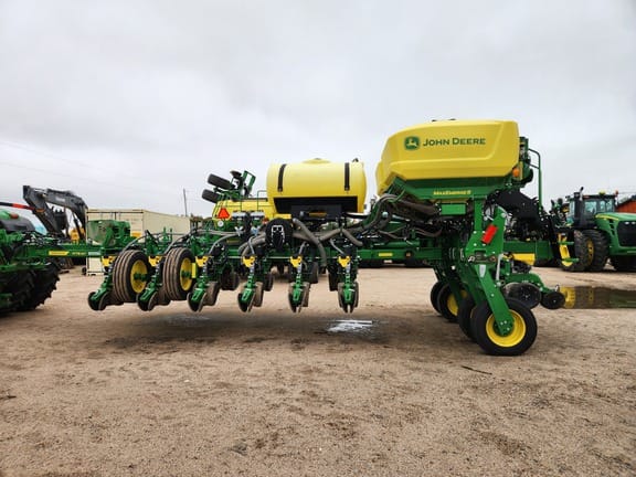 2023 John Deere 1775 Equipment Image0