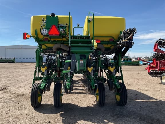 Image of John Deere 1775 equipment image 3