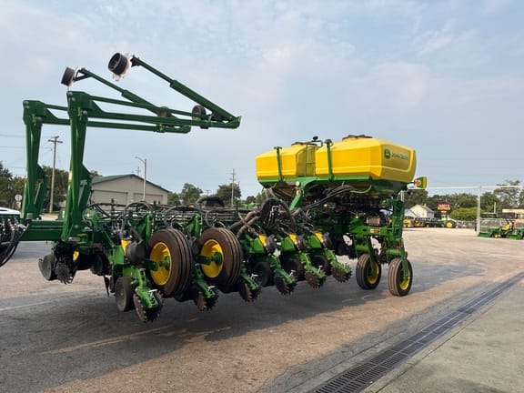2023 John Deere 1775 Equipment Image0