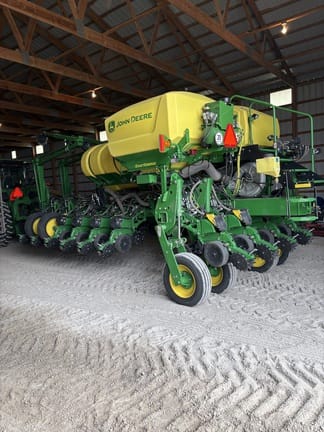 2023 John Deere 1775 Equipment Image0