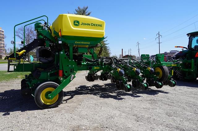 Image of John Deere 1775 equipment image 1