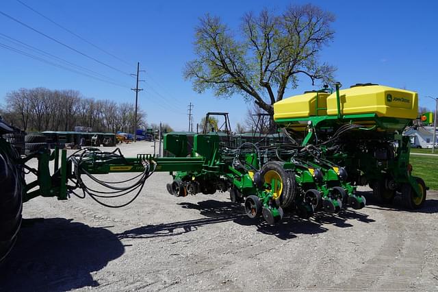 Image of John Deere 1775 equipment image 2