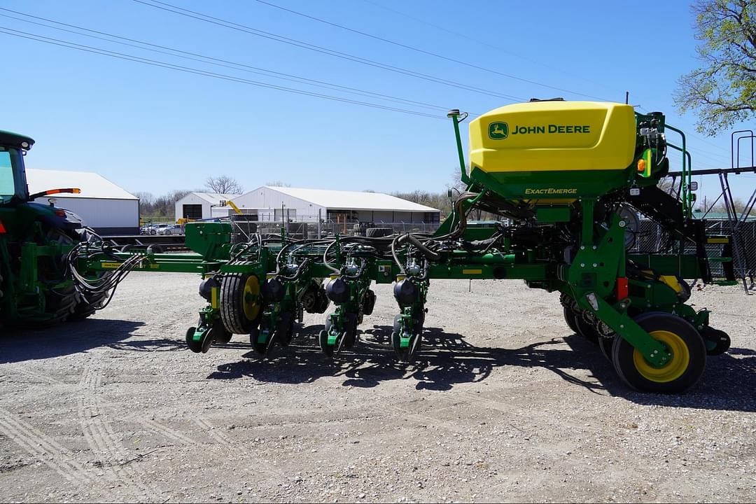 Image of John Deere 1775 Primary image