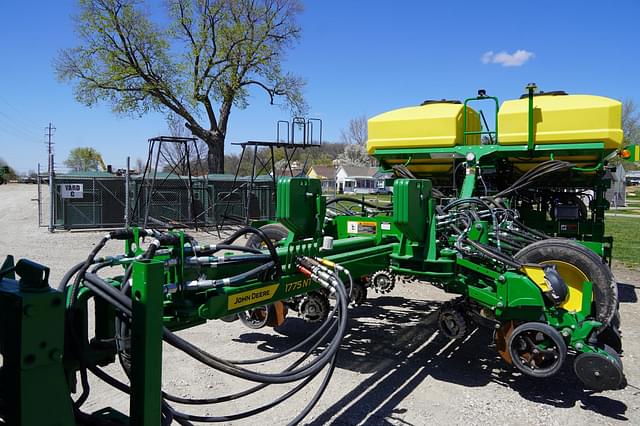 Image of John Deere 1775 equipment image 4