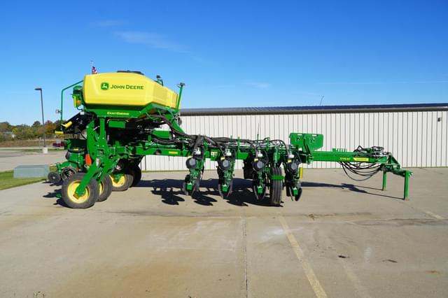 Image of John Deere 1775 equipment image 1