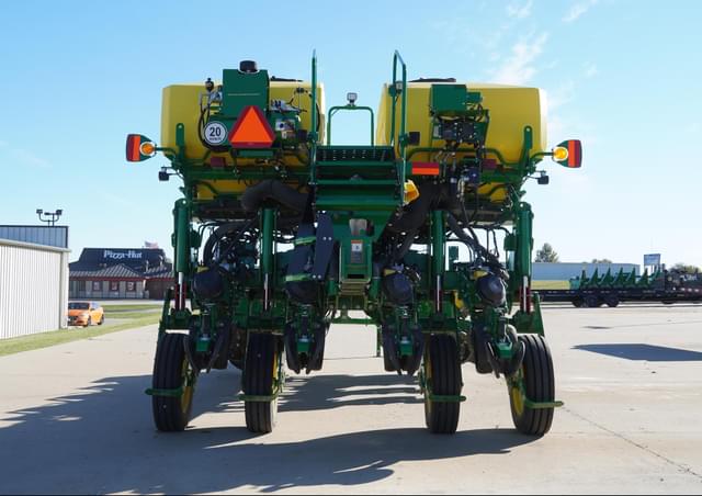 Image of John Deere 1775 equipment image 3