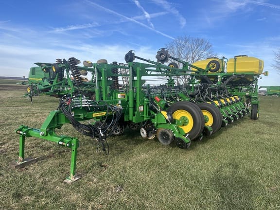 Main image John Deere 1775