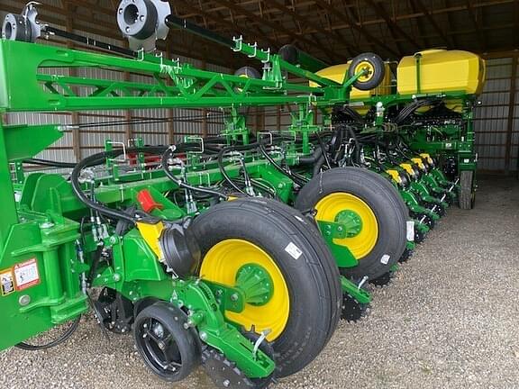 Image of John Deere 1775 equipment image 2