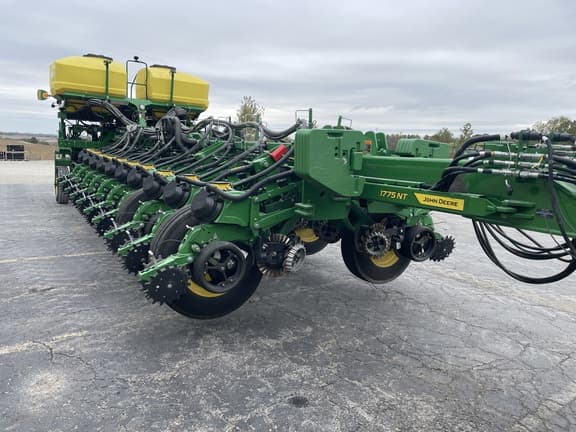 Image of John Deere 1775 equipment image 2