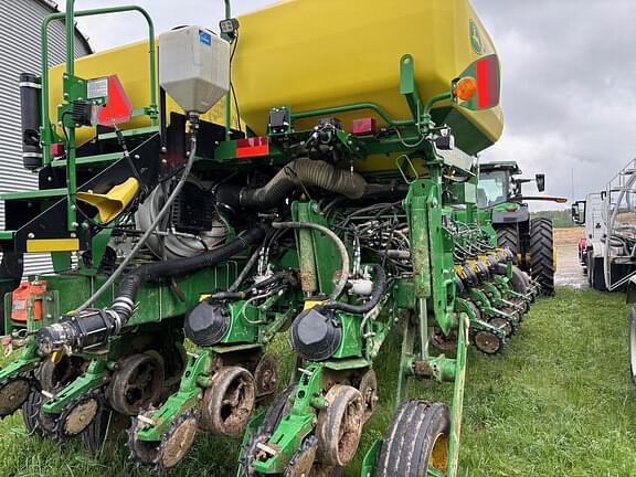 Image of John Deere 1775 equipment image 3