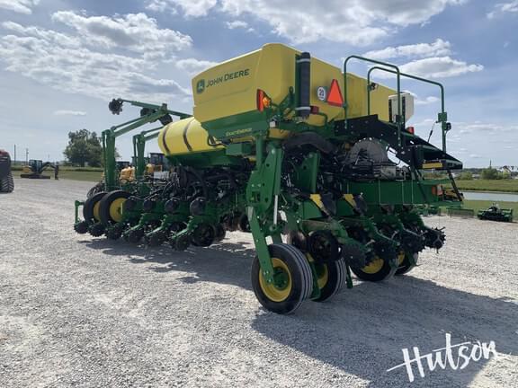 Image of John Deere 1775 equipment image 2