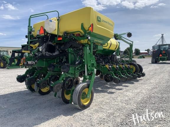 Image of John Deere 1775 equipment image 3