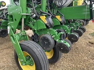 Main image John Deere 1775 9