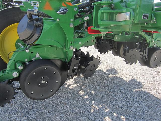 Image of John Deere 1775 equipment image 3