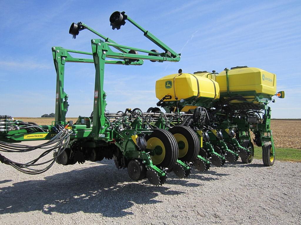 Image of John Deere 1775 Primary image