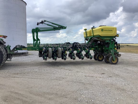 2023 John Deere 1775 Equipment Image0