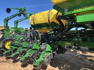 Main image John Deere 1775 3