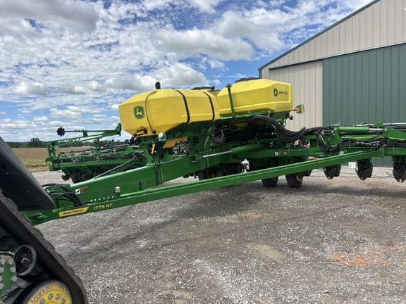 Image of John Deere 1775 equipment image 1