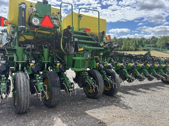 Image of John Deere 1775 equipment image 2