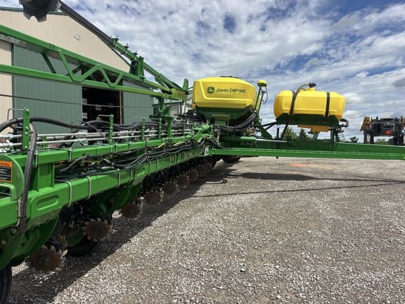 Image of John Deere 1775 Primary image