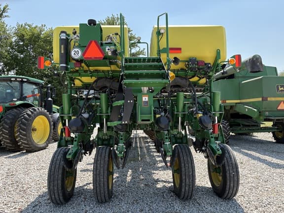 Image of John Deere 1775 equipment image 2