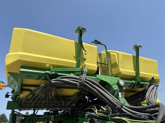 Image of John Deere 1775 equipment image 3