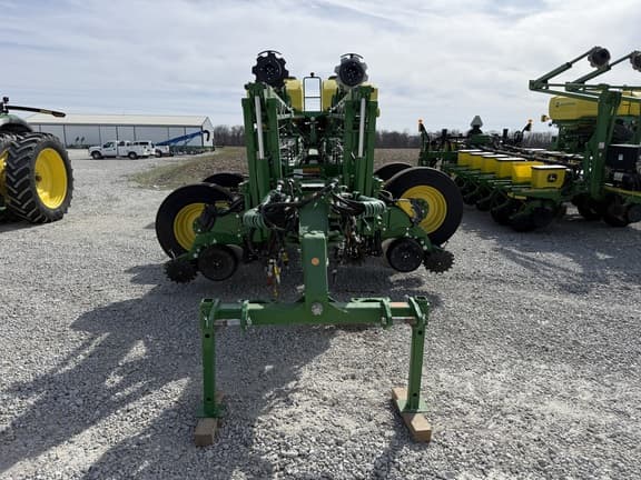 Image of John Deere 1775 equipment image 1