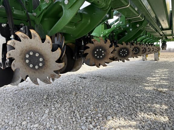 Image of John Deere 1775 equipment image 4