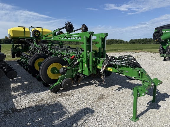 Main image John Deere 1775