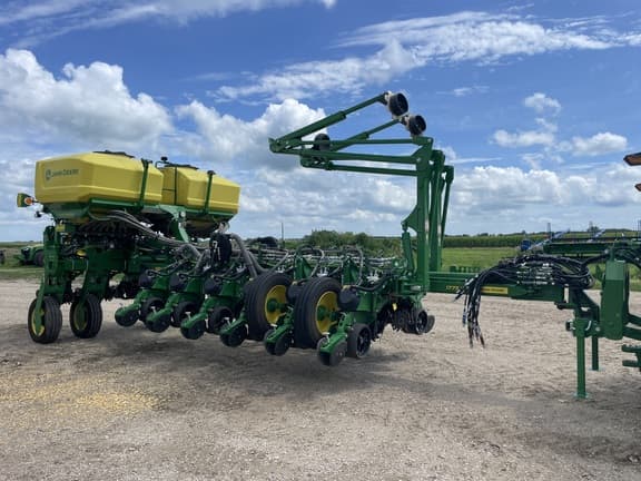 Image of John Deere 1775 Primary image