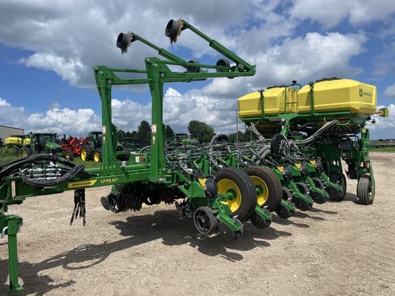 Image of John Deere 1775 equipment image 2