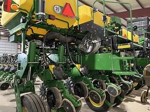 Main image John Deere 1775 3