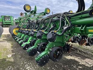 Main image John Deere 1775 11