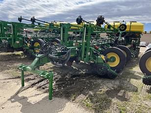 Main image John Deere 1775 3