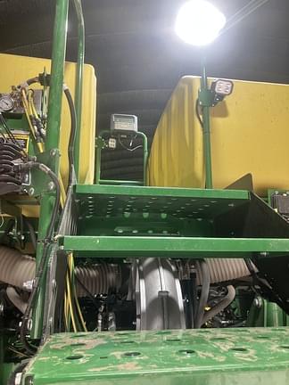 Image of John Deere 1775 equipment image 2
