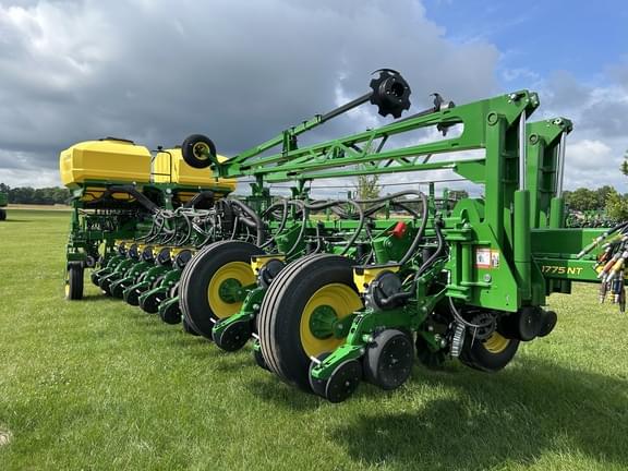 Image of John Deere 1775 equipment image 1