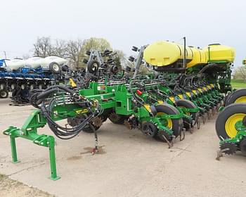 2023 John Deere 1775 Equipment Image0