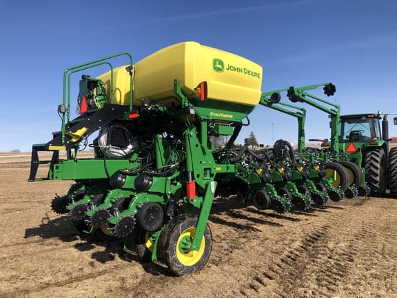 Image of John Deere 1775 equipment image 4