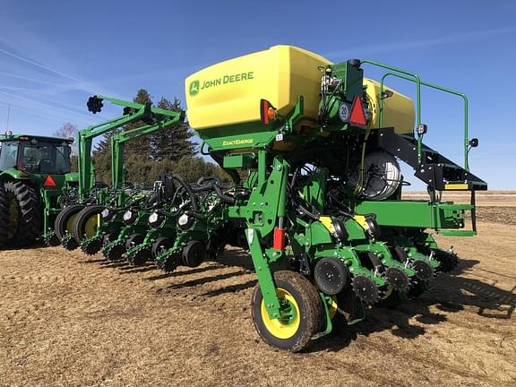 Image of John Deere 1775 equipment image 2
