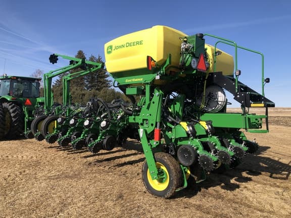 Image of John Deere 1775 equipment image 2