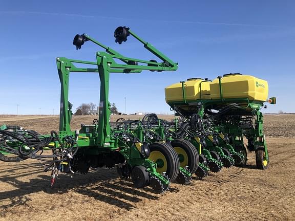 Image of John Deere 1775 Primary image