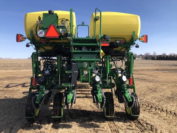 Image of John Deere 1775 equipment image 3